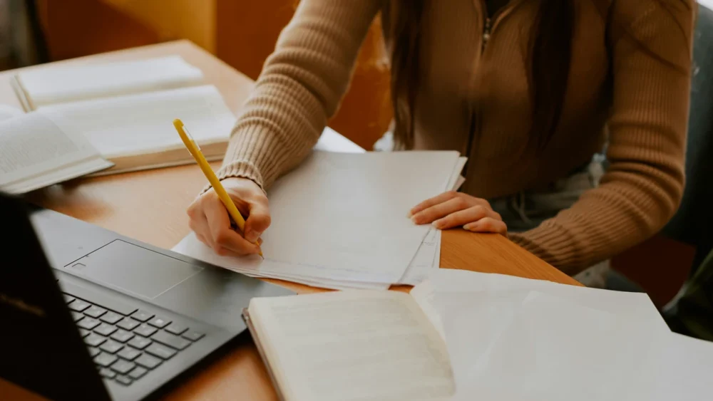 skriva bok-doktorand